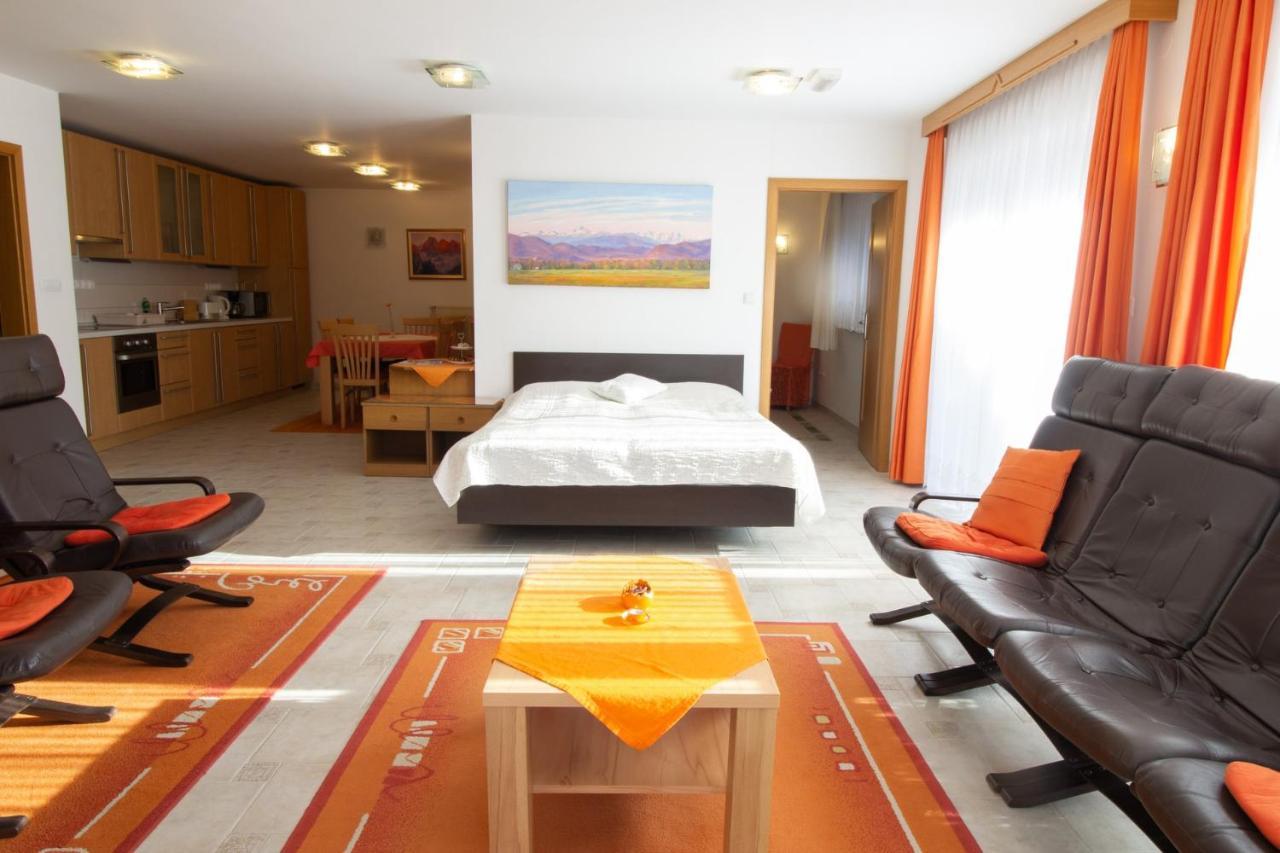 Garden Apartments Jansa ราโดว์ลิตซา ภายนอก รูปภาพ