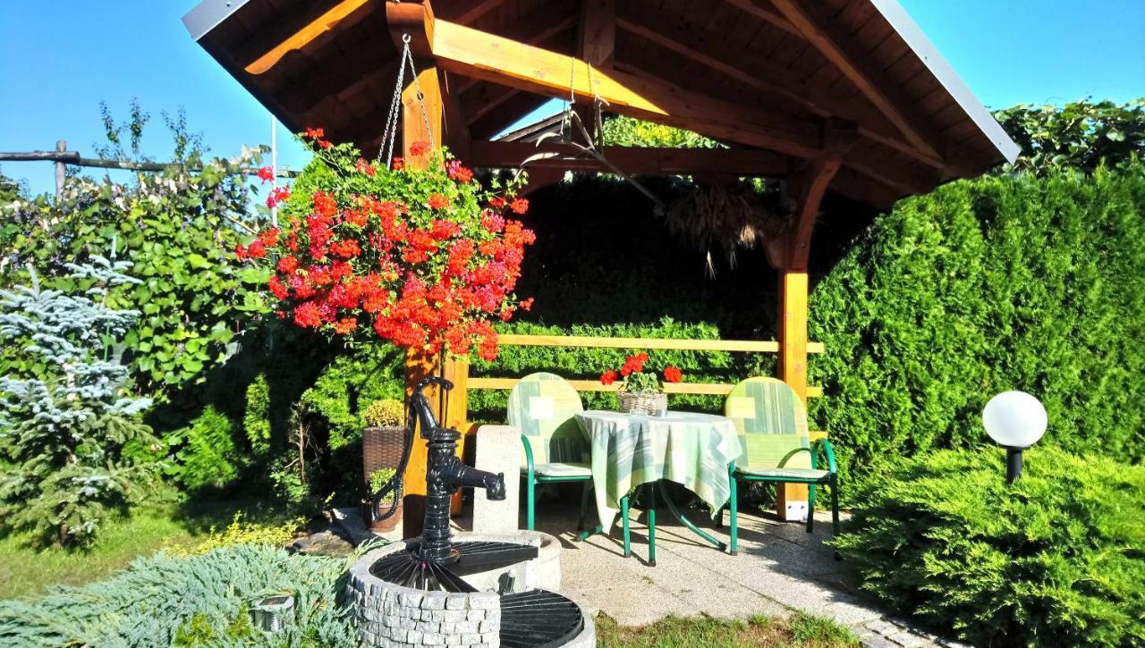Garden Apartments Jansa ราโดว์ลิตซา ภายนอก รูปภาพ